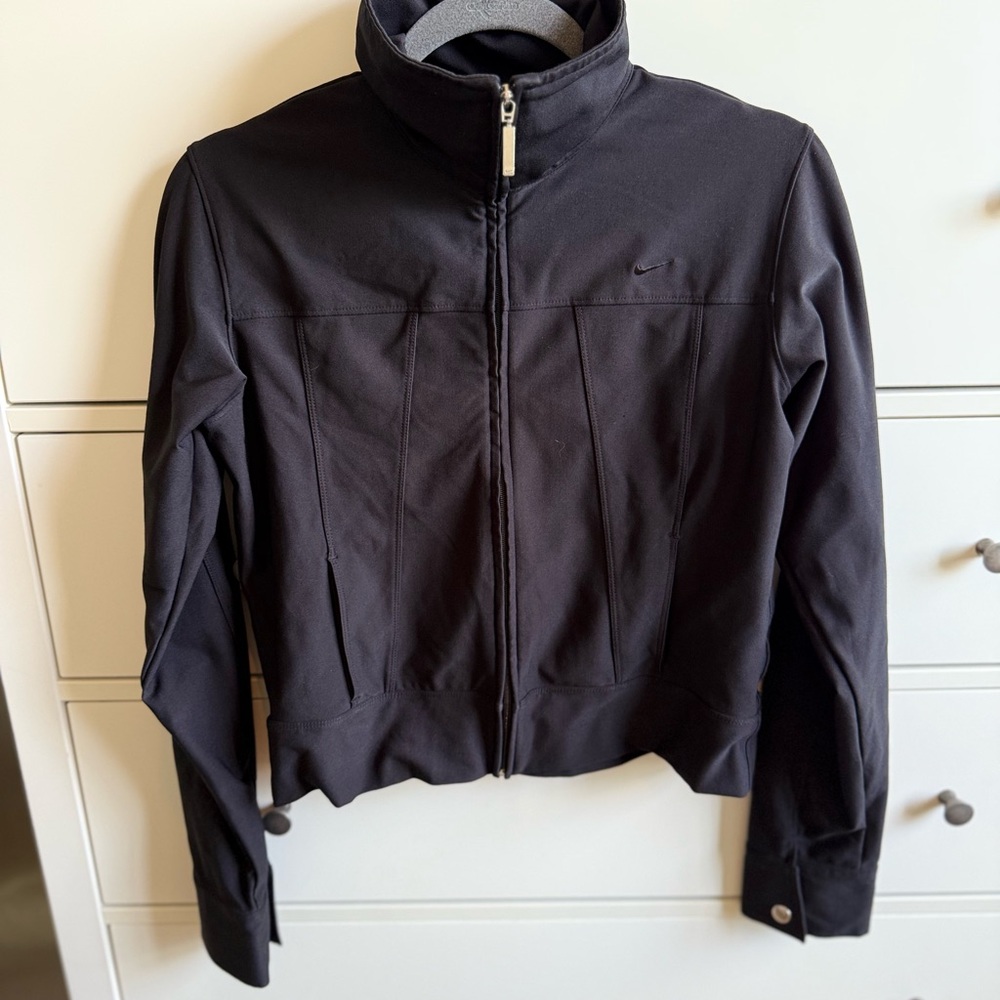 Nike Black Bomber Jacket Streamlined Design